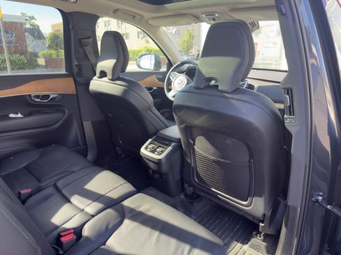 Certified 2022 Volvo XC90 T6 Momentum w/ Climate Package image 34