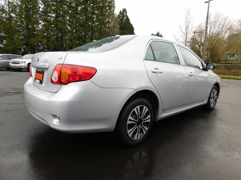 Used 2010 Toyota Corolla LE image 2