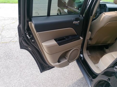 Used 2015 Jeep Patriot High Altitude AWD/4WD image 17