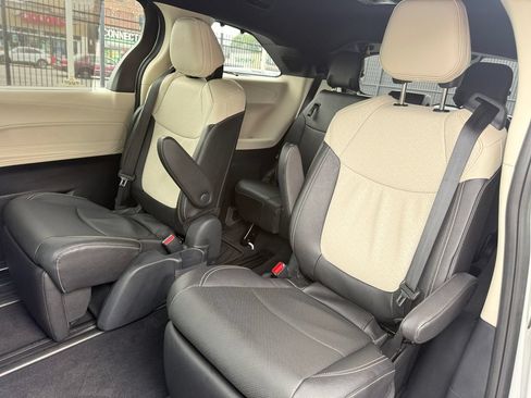 Used 2026 Toyota Sienna Limited AWD/4WD image 33