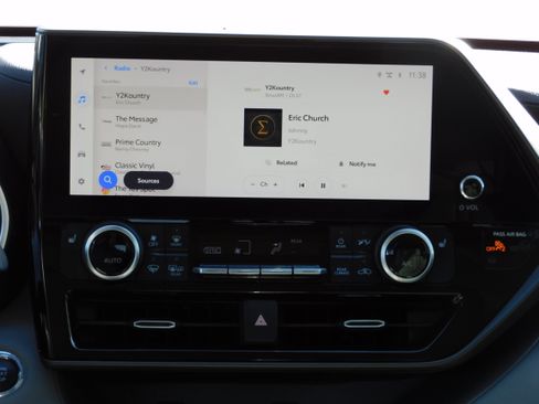 Used 2023 Toyota Highlander XLE image 15