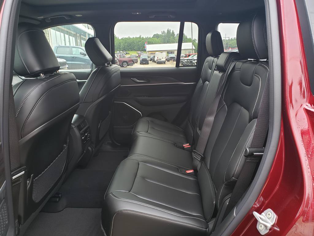 New 2026 Jeep Grand Cherokee Limited w/ Limited Altitude Package AWD/4WD image 14