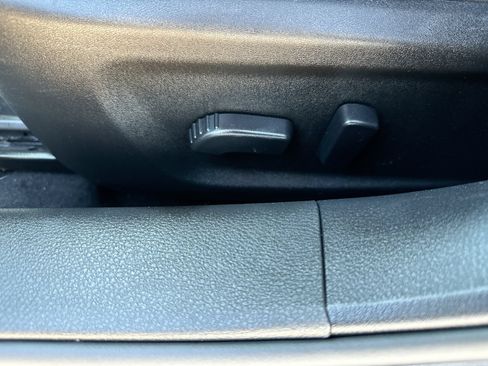 Used 2025 Nissan Altima 2.5 SV FWD image 12