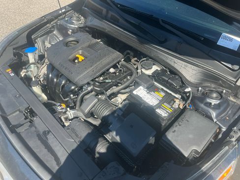 Used 2019 Kia Forte LXS image 9