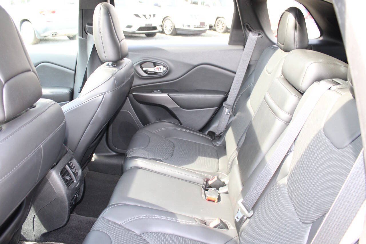 Used 2019 Jeep Cherokee Limited w/ Luxury Group AWD/4WD image 20