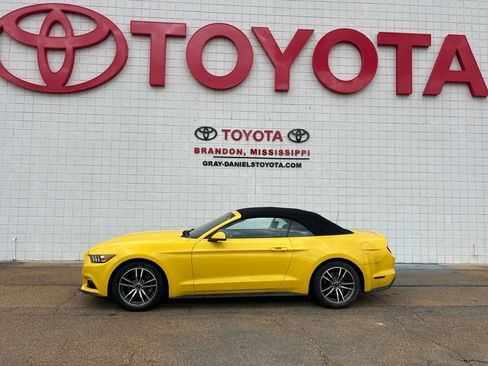 Used 2016 Ford Mustang Premium image 3