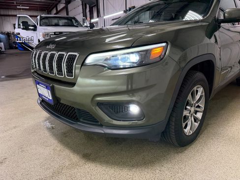 Used 2019 Jeep Cherokee Latitude Plus w/ Cold Weather Group AWD/4WD image 31