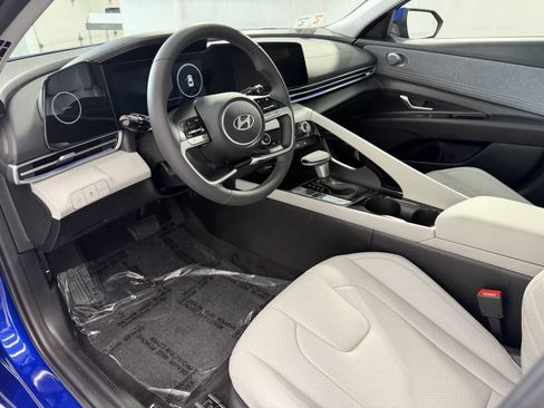 Used 2024 Hyundai Elantra Limited FWD image 9