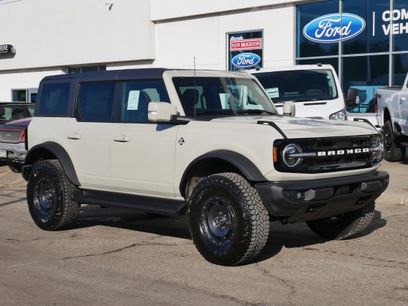 New 2025 Ford Bronco Outer Banks w/ Sasquatch Package