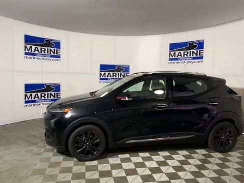 Used 2023 Chevrolet Bolt EUV Premier w/ Redline Edition image 7