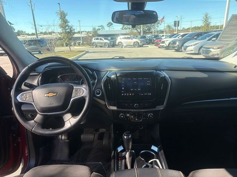 Used 2020 Chevrolet Traverse LT image 27