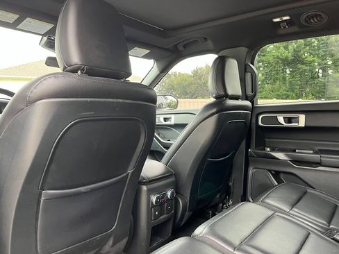 Used 2020 Ford Explorer XLT w/ Equipment Group 202A AWD/4WD image 23