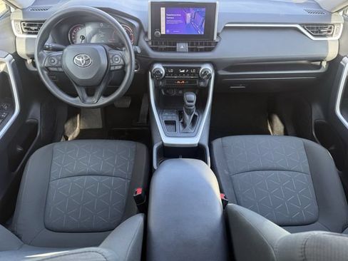 Used 2025 Toyota RAV4 XLE FWD image 11