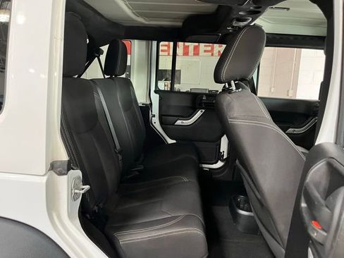 Used 2016 Jeep Wrangler Unlimited Rubicon image 31