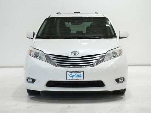 Used 2011 Toyota Sienna Limited w/ Premium Pkg image 3