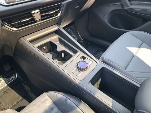 New 2025 Volkswagen Tiguan SE AWD/4WD image 28