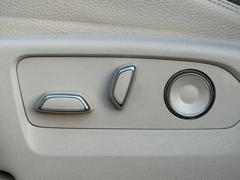 Used 2025 GMC Yukon XL Denali w/ Sun & Power Step Package image 22