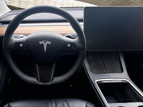 Used 2021 Tesla Model 3 Standard Range Plus image 5