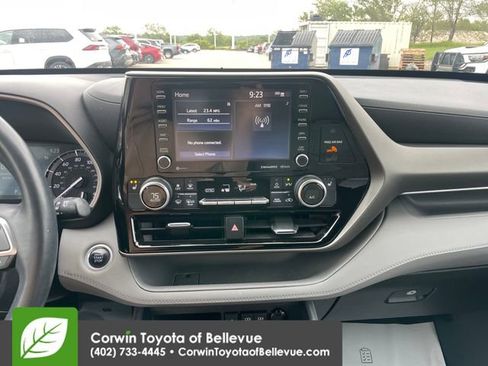 Used 2021 Toyota Highlander XLE AWD/4WD image 11