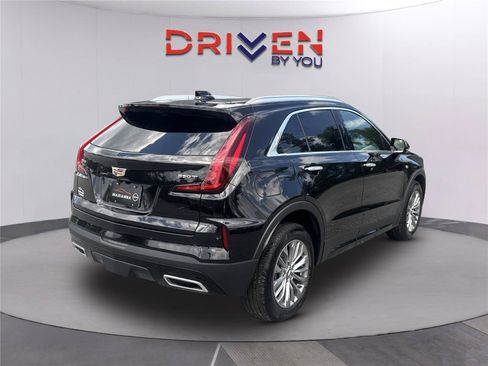 Used 2025 Cadillac XT4 Premium Luxury w/ Technology Package FWD image 4
