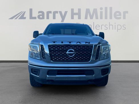 Used 2017 Nissan Titan SV image 8