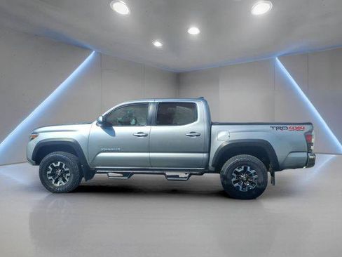 Certified 2022 Toyota Tacoma TRD Off-Road AWD/4WD image 18