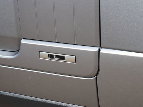 Used 2020 Land Rover Range Rover Long Wheelbase HSE image 11