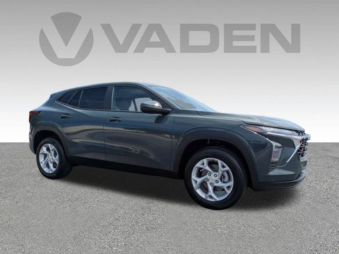 New 2026 Chevrolet Trax LS w/ LS Convenience Package FWD image 3