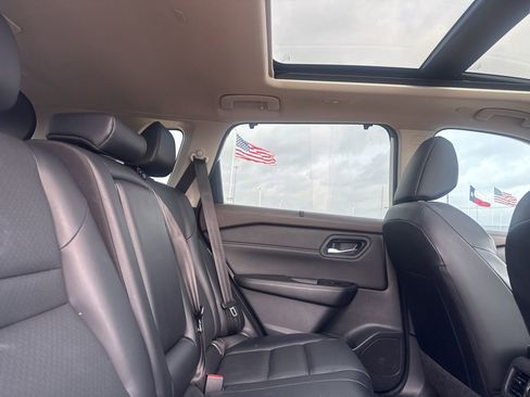 Used 2023 Nissan Rogue SV w/ SV Premium B Package FWD image 30