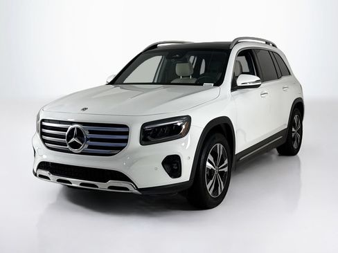 Used 2025 Mercedes-Benz GLB 250 image 1