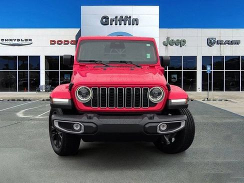 Used 2025 Jeep Wrangler Unlimited Sahara AWD/4WD image 12
