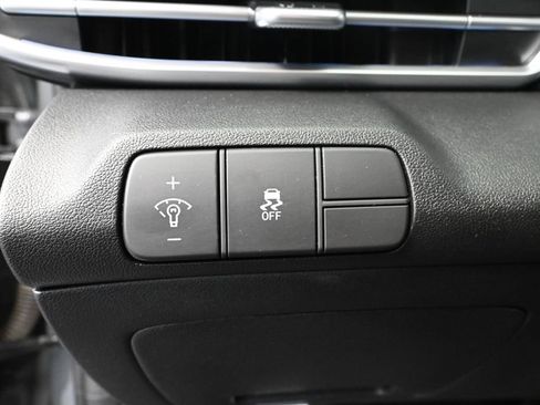 Used 2025 Hyundai Elantra SEL FWD image 31