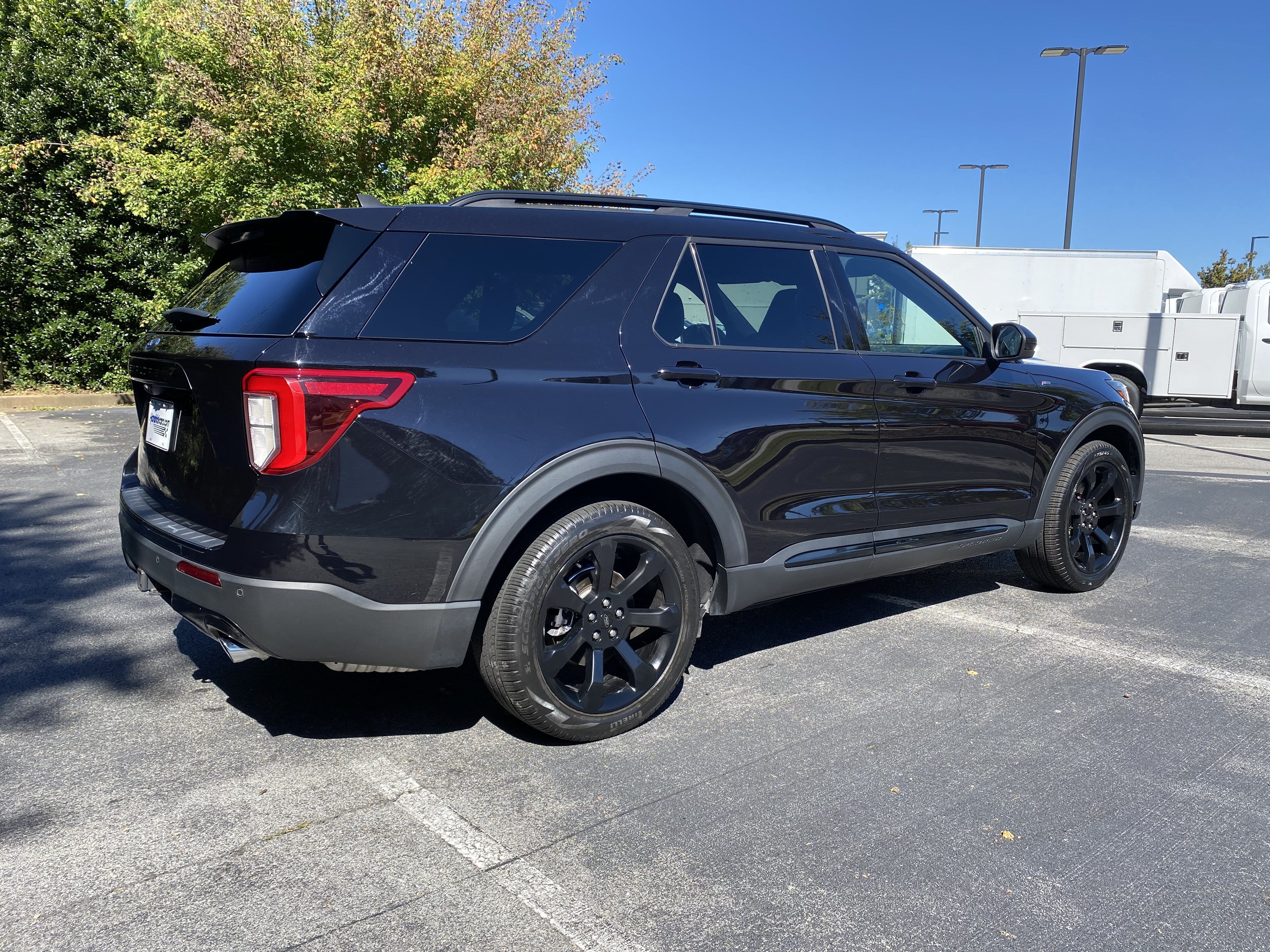 Used 2024 Ford Explorer ST-Line w/ Class IV Trailer Tow Package RWD image 9