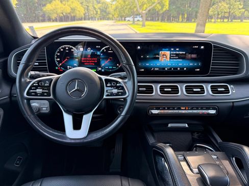 Used 2021 Mercedes-Benz GLS 450 4MATIC image 3