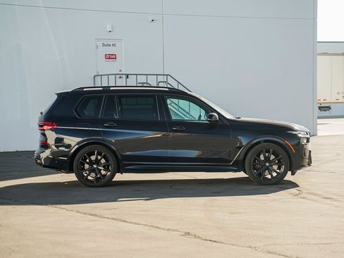 Used 2025 BMW X7 M60i image 4