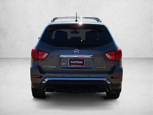 Used 2017 Nissan Pathfinder Platinum FWD image 7