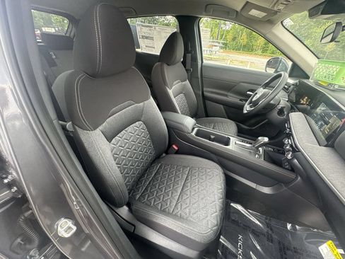 Used 2025 Nissan Kicks SV AWD/4WD image 25