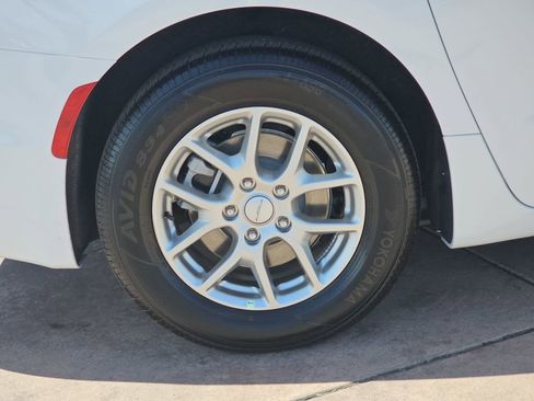 New 2027 Chrysler Pacifica Select FWD image 39
