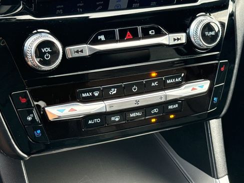 Used 2023 Ford Explorer Platinum w/ Technology Package image 21