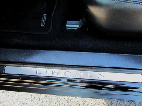 Used 2011 Lincoln Town Car Executive L image 13