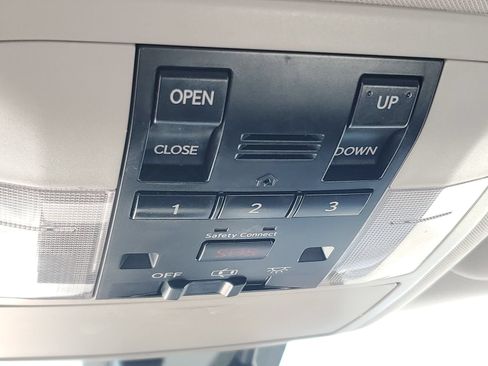 Used 2012 Lexus CT 200h Premium w/ Leather Pkg FWD image 34