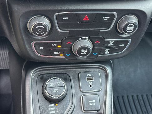 Used 2019 Jeep Compass Trailhawk AWD/4WD image 24