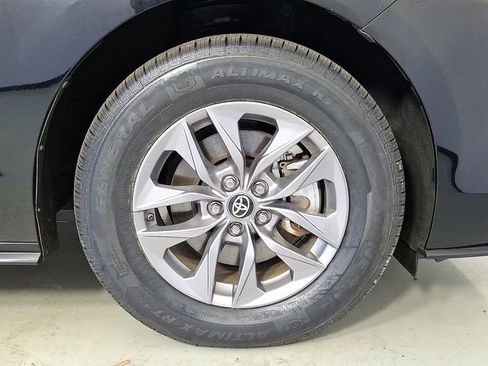 Certified 2024 Toyota Sienna LE image 8