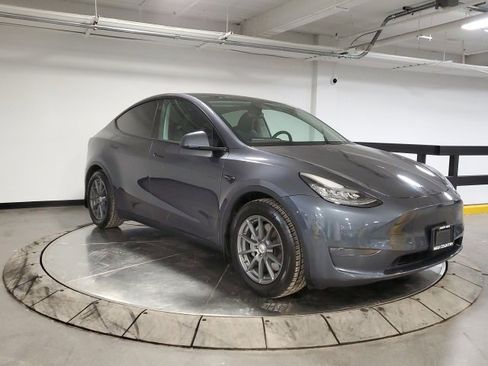 Used 2020 Tesla Model Y Long Range image 4
