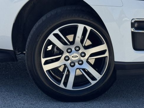 Used 2024 Ford Expedition Limited image 3