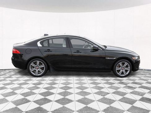 Used 2018 Jaguar XE Premium image 10