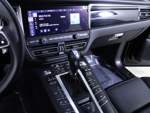 Used 2020 Porsche Macan image 24