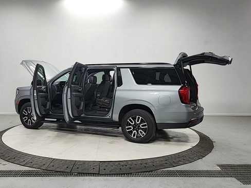 Used 2023 GMC Yukon XL AT4 AWD/4WD image 13