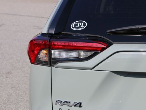 Used 2021 Toyota RAV4 XLE w/ Convenience Package image 6