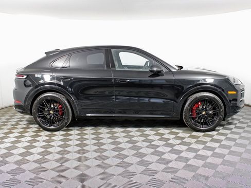 Used 2024 Porsche Cayenne S image 8